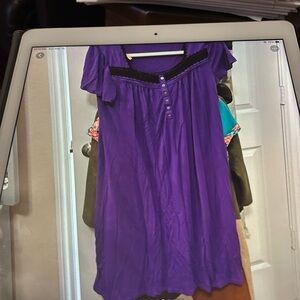 Ladies purple gown, sz Medium, good condition
